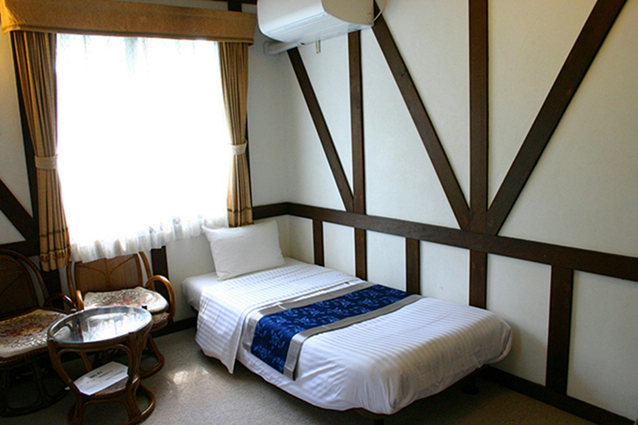 山中湖畔森に囲まれた癒しの時間を満喫する206洋室3ベッドルーム 晴れの日、富士山を見える部屋です